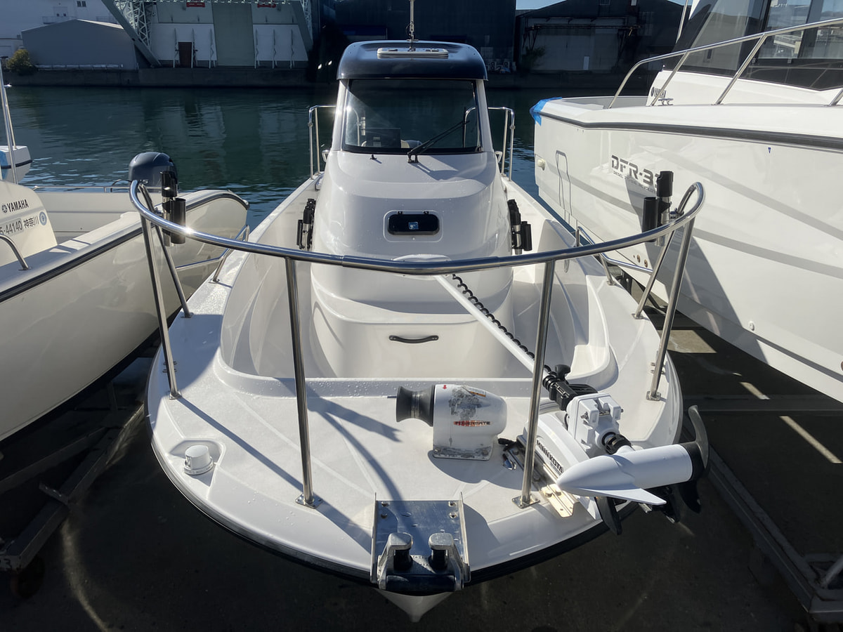 中古艇　F.A.S.T.23 F90 写真